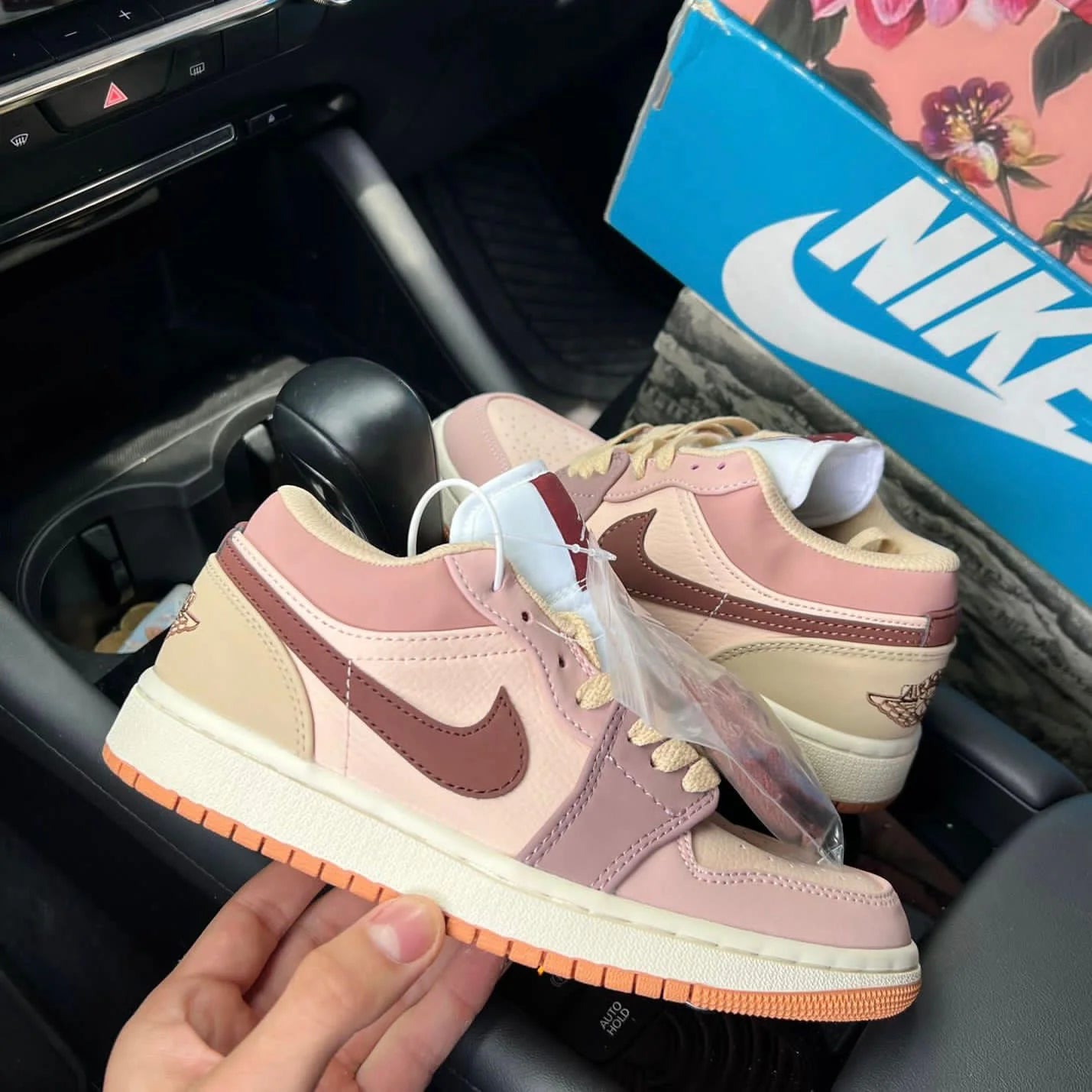 JORDAN RETRO 1 LOW PASTEL